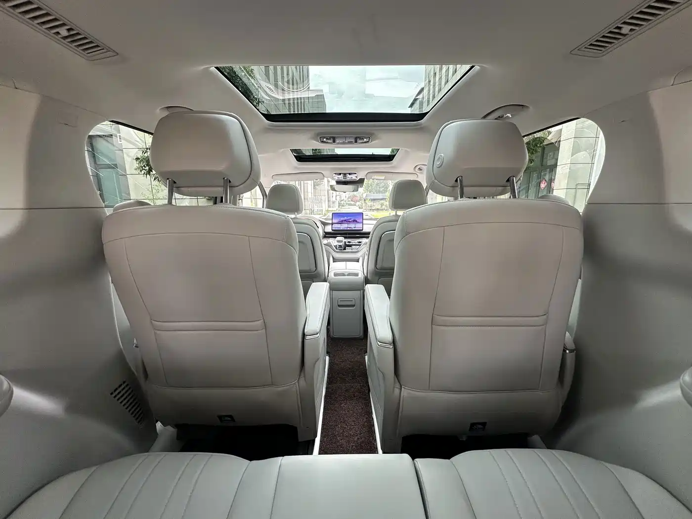Roewe iMAX8 EV 2024 2025 1.5T DMH Land Luxury Edition
