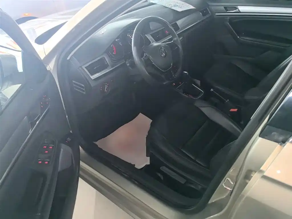 Volkswagen Bora 2017 1.6L Automatic Comfort фото 16