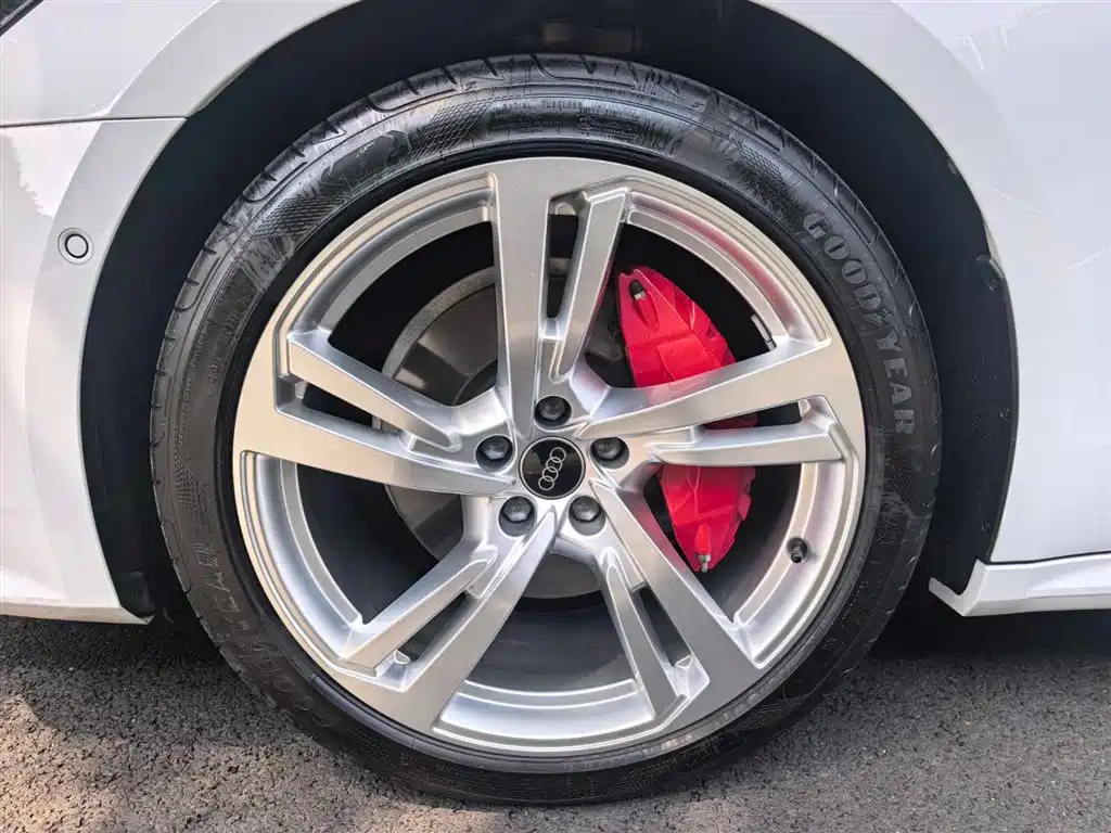 Фото 22 - Audi A7L