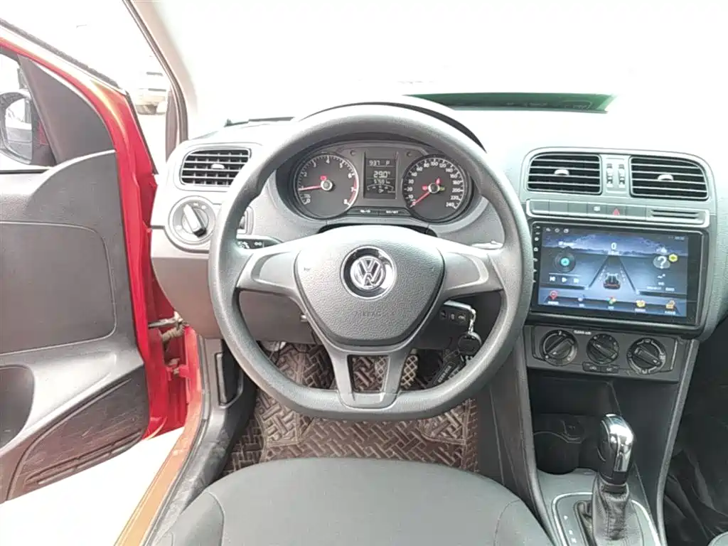Volkswagen Polo 2016 1.4L Automatic Trend фото 11