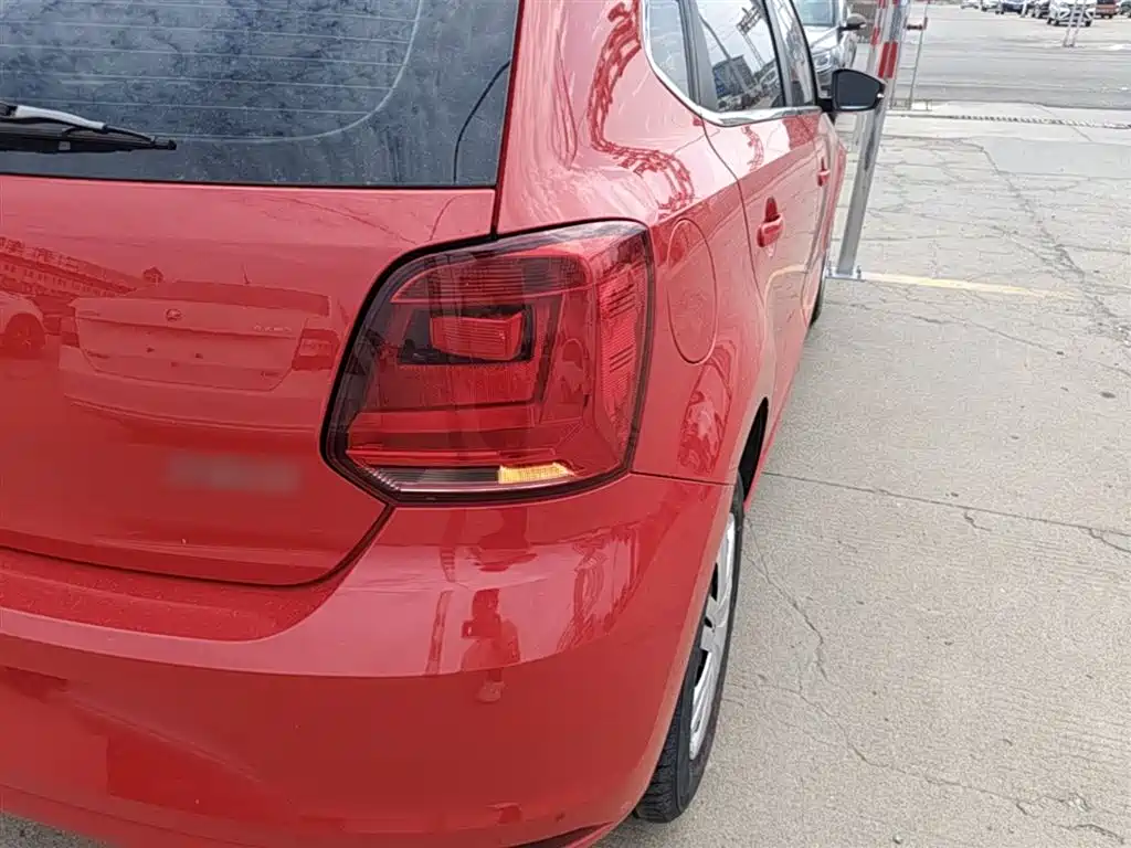 Volkswagen Polo 2016 1.4L Automatic Trend фото 8