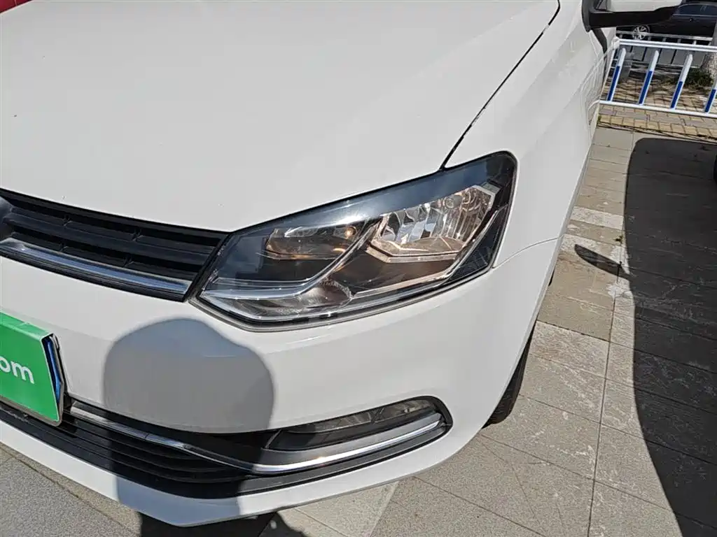 Volkswagen Polo 2014 1.6L Automatic Comfort Edition фото 24
