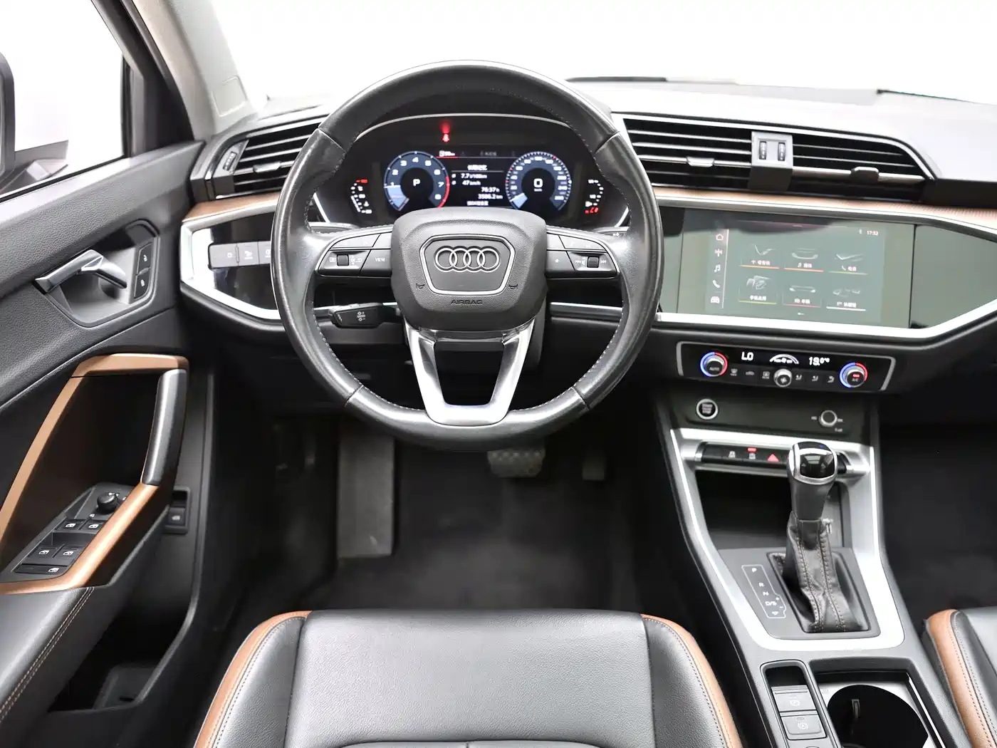 Фото 10 - Audi Q3