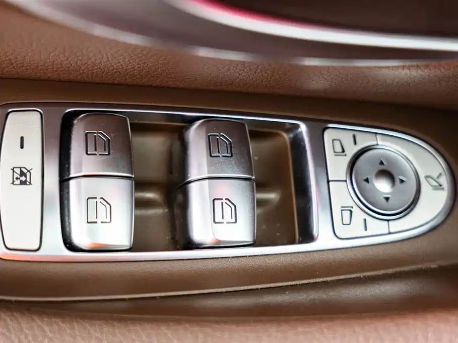 Mercedes-Benz E-Class 2023 E 300 L Fashion фото 18