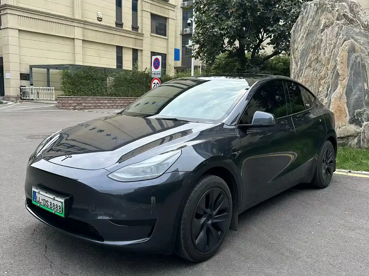 Фото 2 - Tesla Model Y