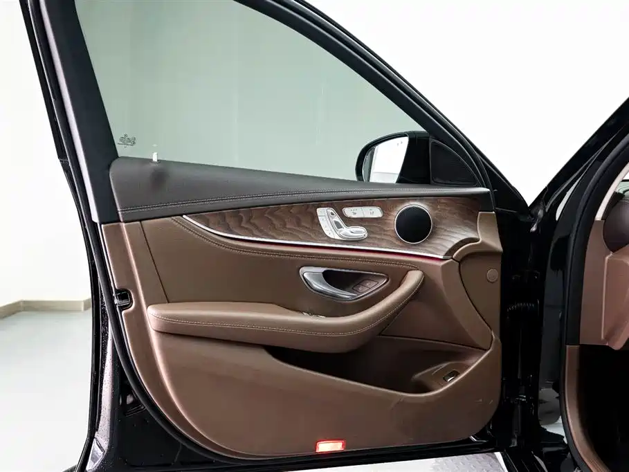 Mercedes-Benz E-Class 2023 E 300 L Fashion фото 11