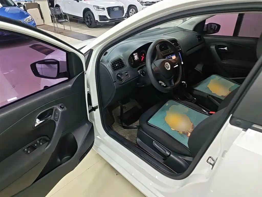 Volkswagen Polo 2016 1.4L Automatic Trend фото 16