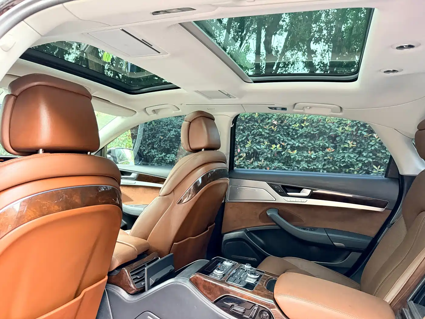 Фото 12 - Audi A8