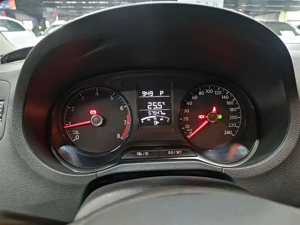 Volkswagen Polo 2016 1.4L Automatic Trend фото 12