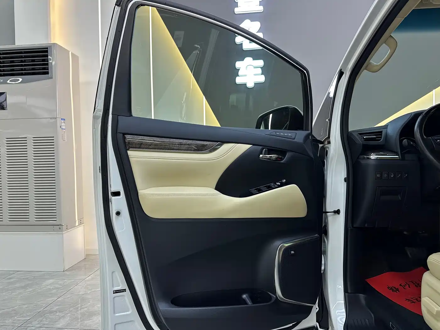 Toyota Alphard 2021 Hybrid 2.5L Premium фото 9