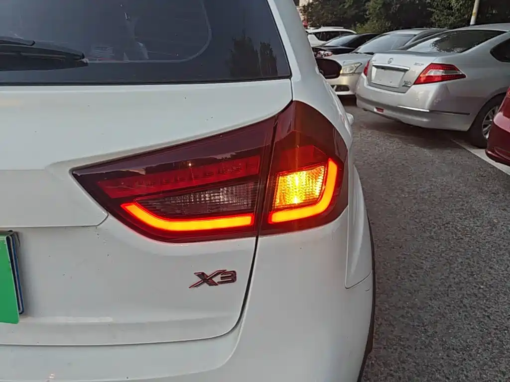 Photo 8 - Geely Vision X3