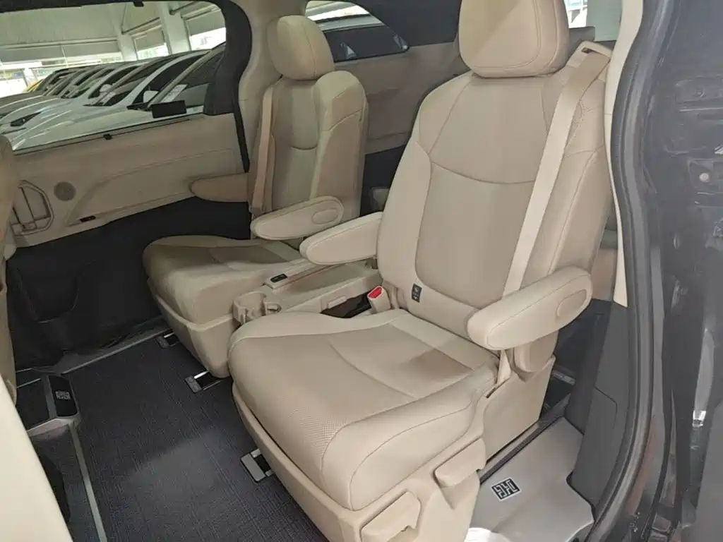 Toyota Granvia 2023 2022 2.5L Hybrid Premium Edition