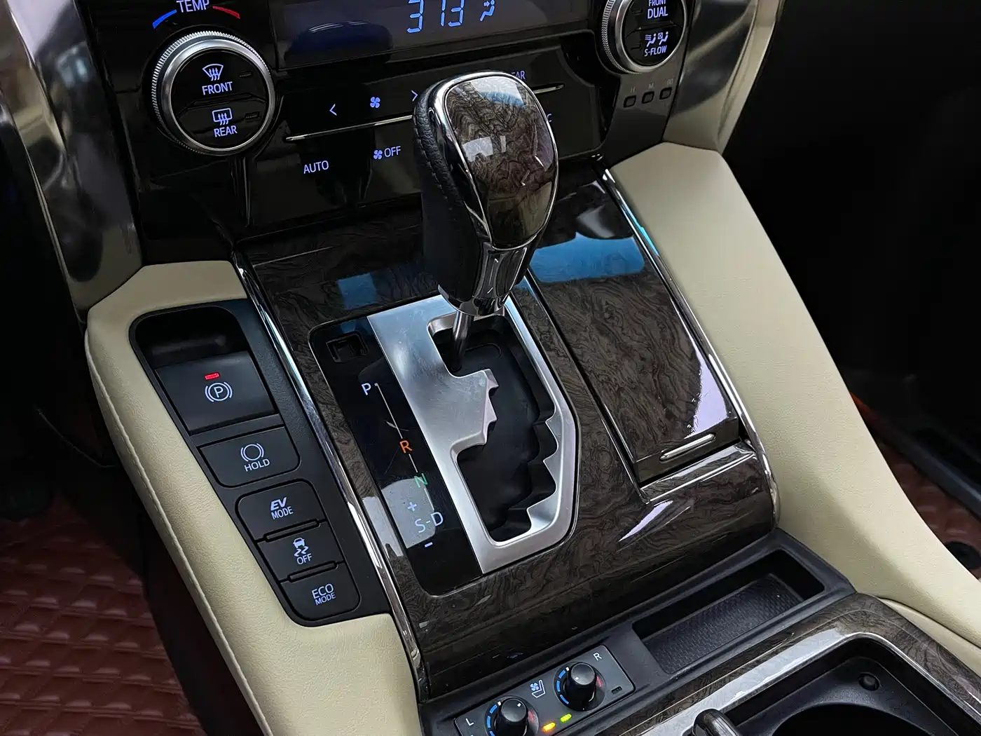 Toyota Vellfire 2019 Hybrid 2.5L HV Premium Edition фото 9