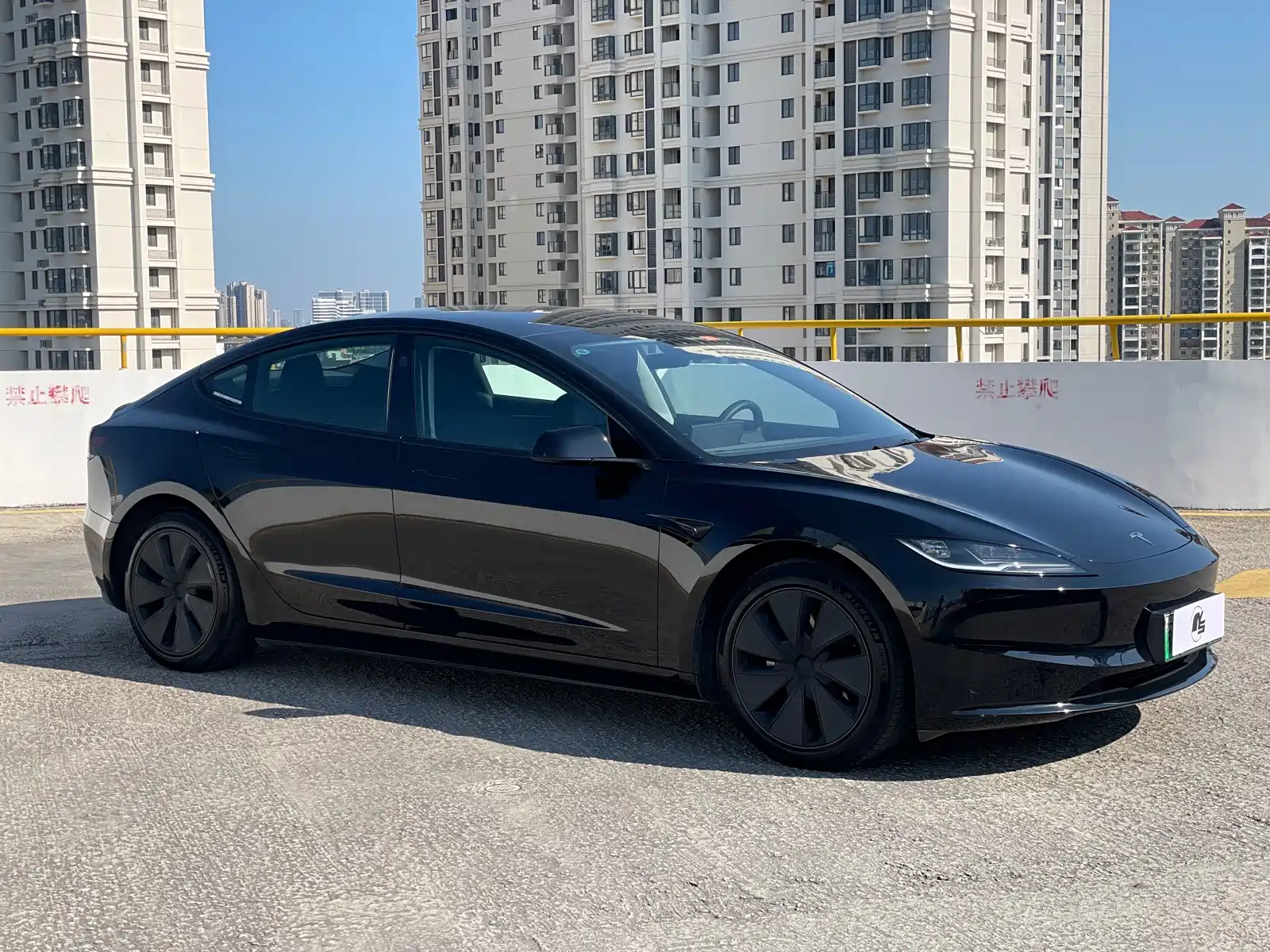 Фото 3 - Tesla Model 3