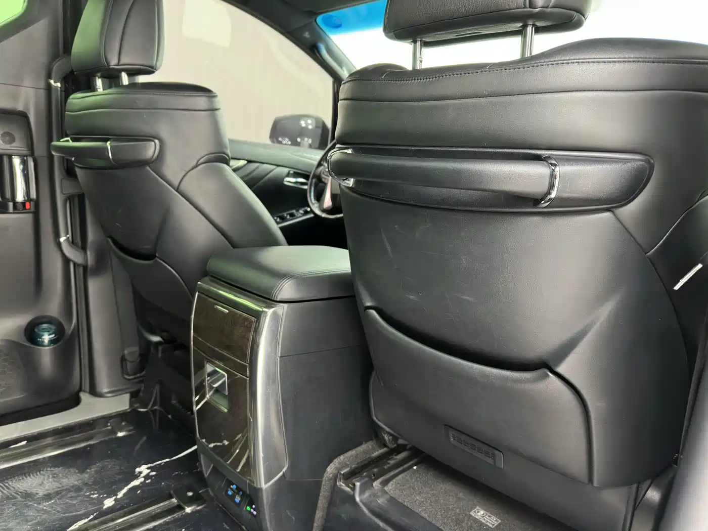 Toyota Alphard 2019 Hybrid 2.5L Premium Edition фото 23