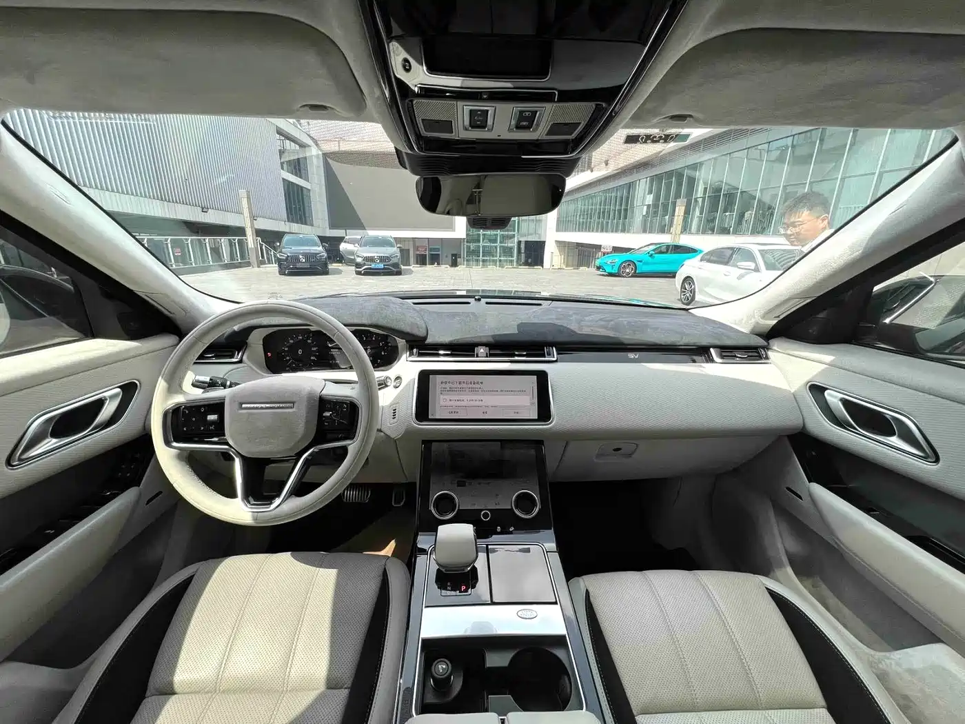 Land Rover Range Rover Velar 2021 P250 Gloss Black Collector's Edition фото 8