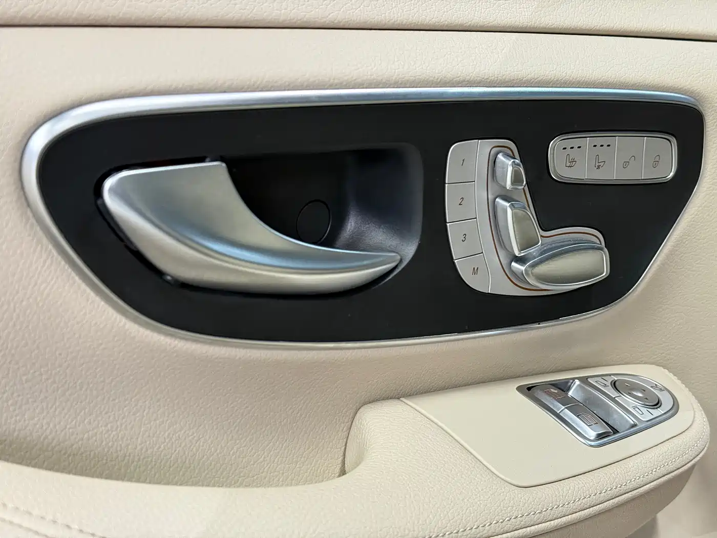 Mercedes-Benz V-Class 2022 V 260 L Long Wheelbase Luxury Edition фото 10
