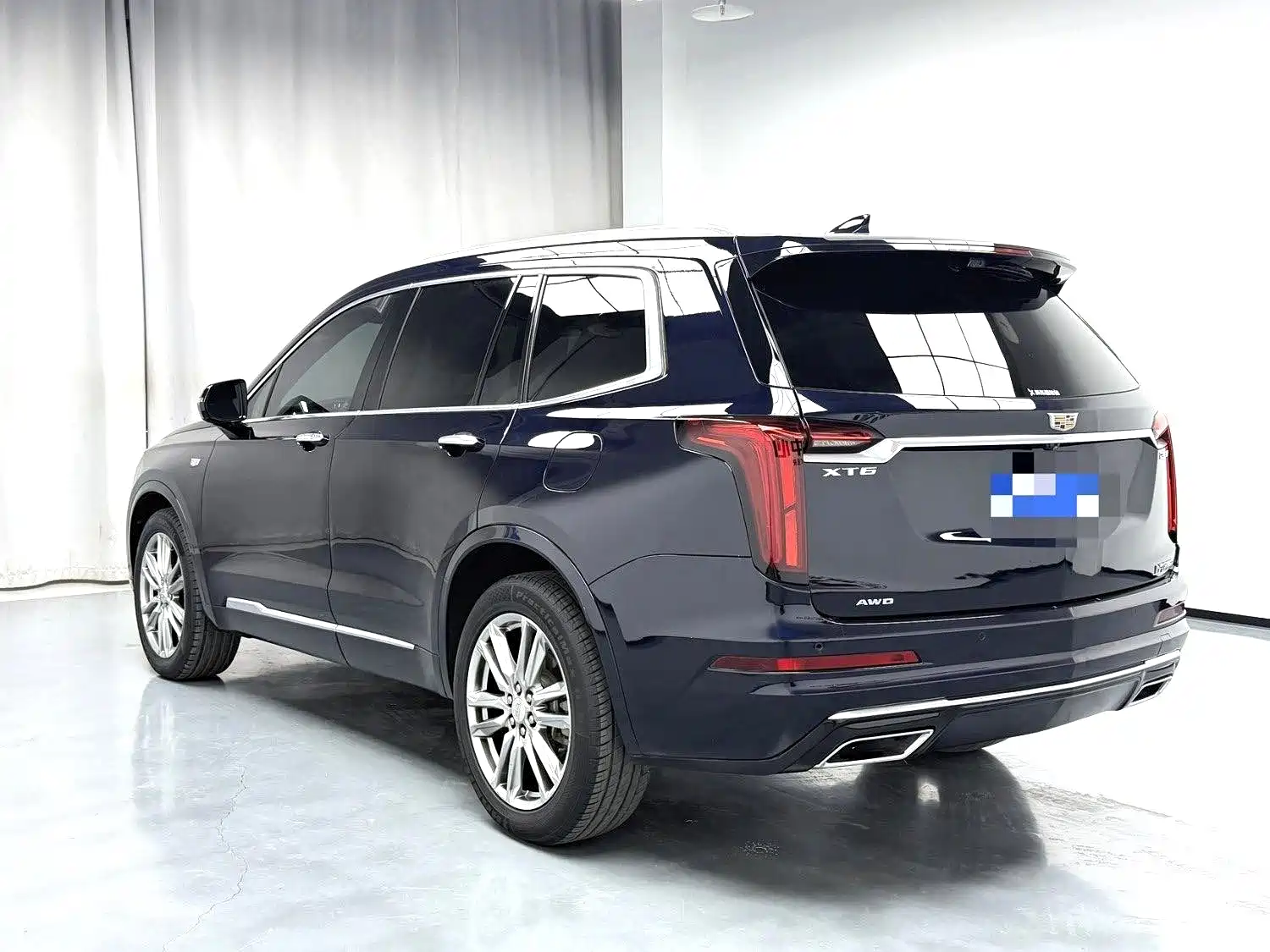 Photo 9 - Cadillac XT6