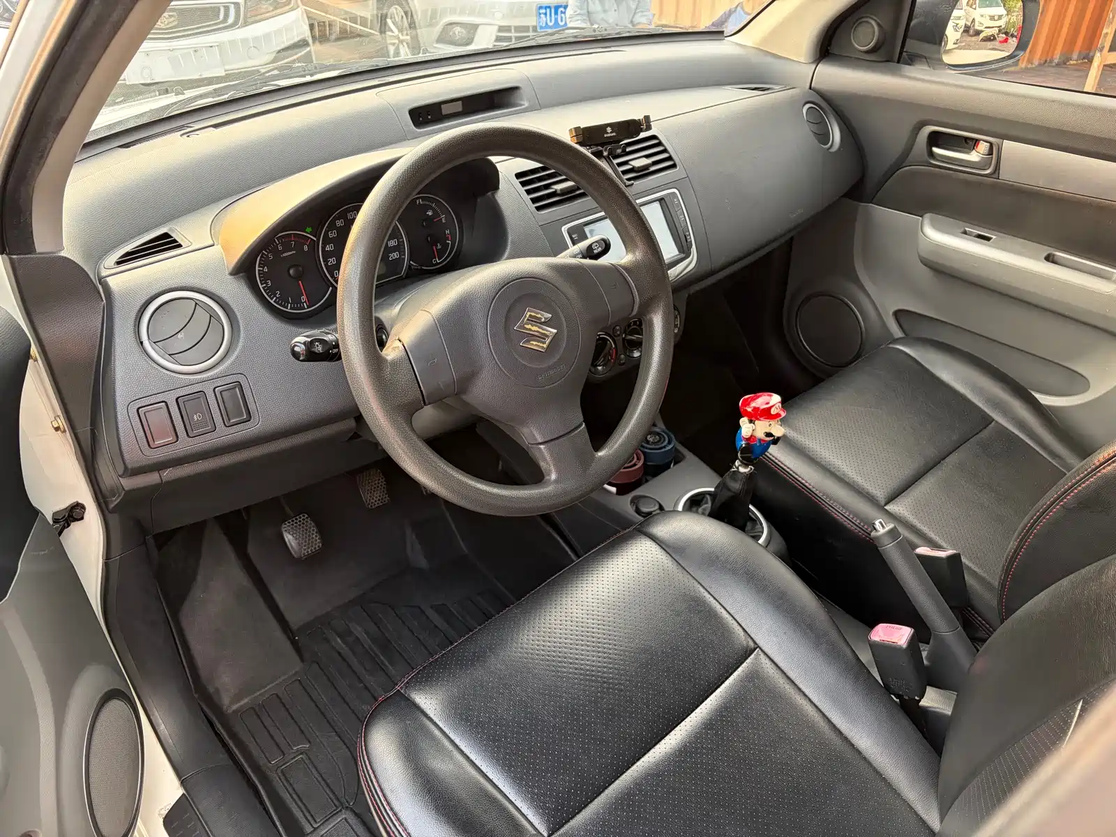 Photo 8 - Suzuki Swift