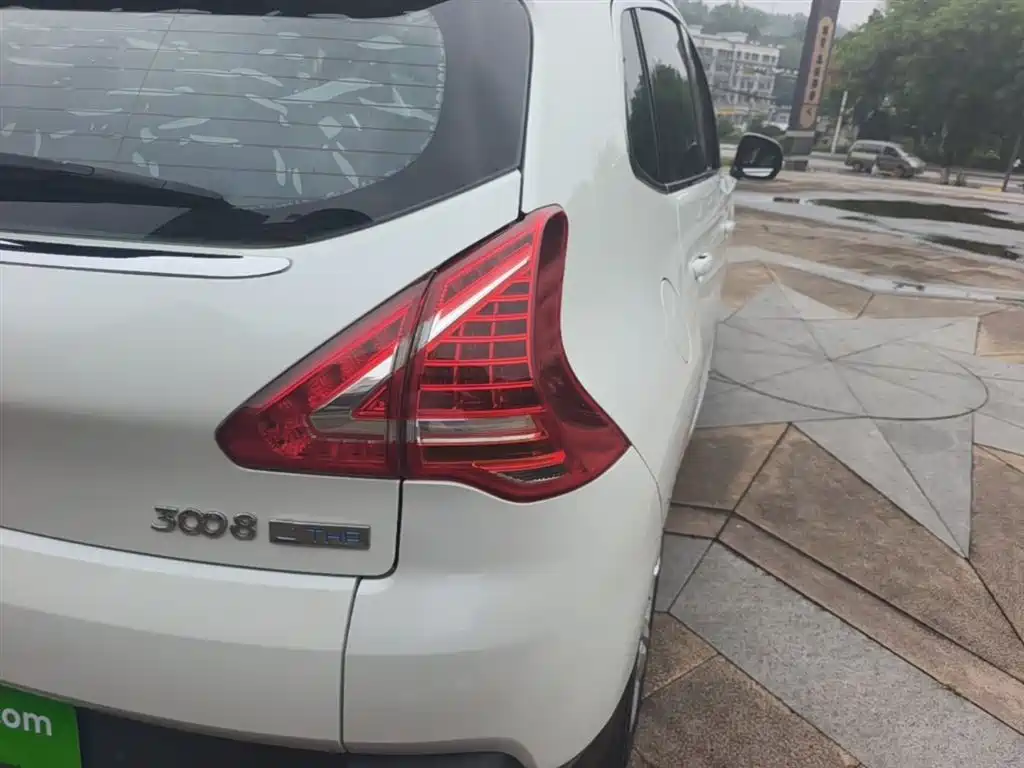 Peugeot 3008 2015 1.6THP Automatic Classic Edition фото 8