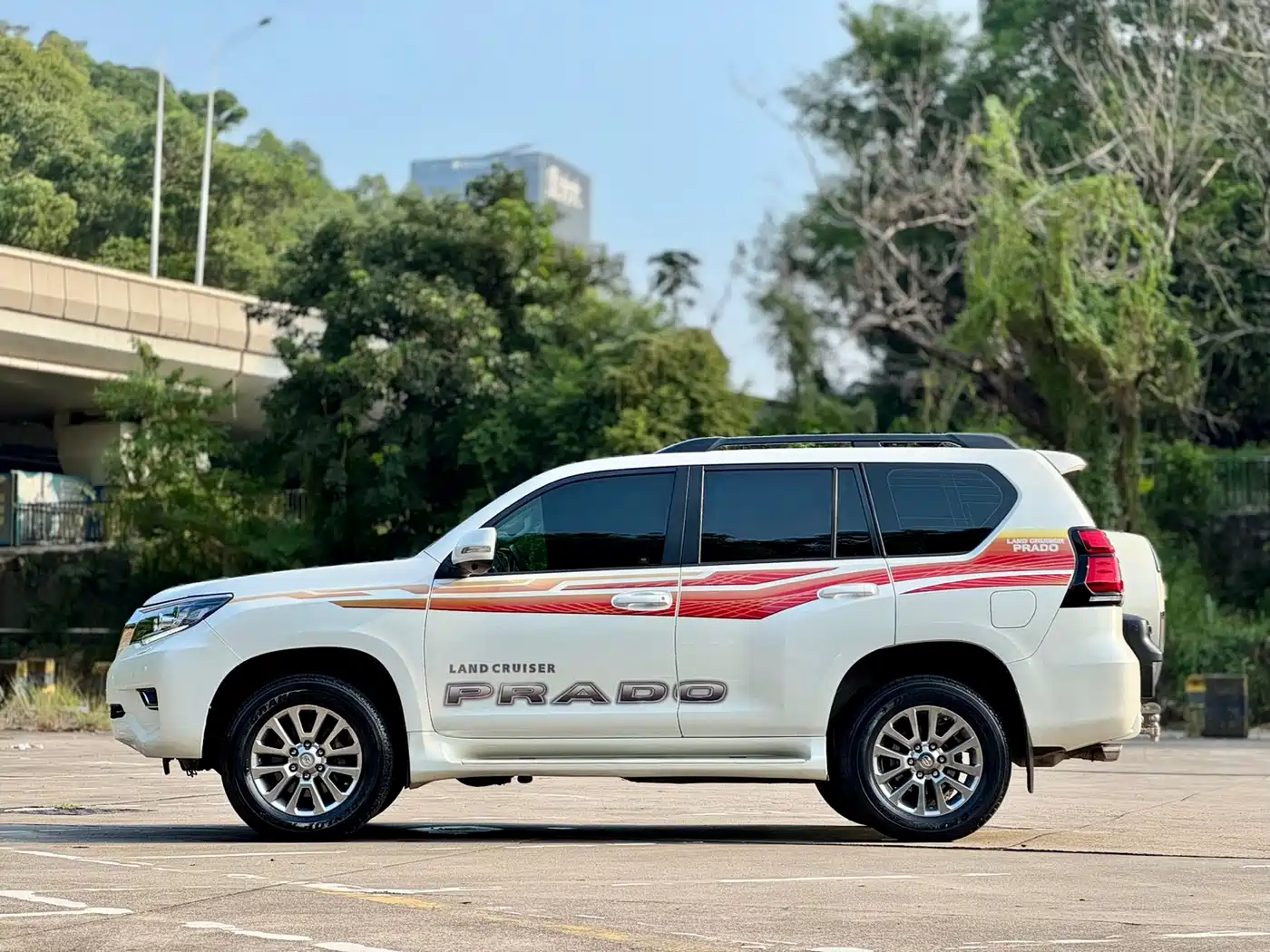 Toyota Prado 2020 2019 3.5L Automatic TX-L Zunxiang Edition with Rear-mounted Spare Tire