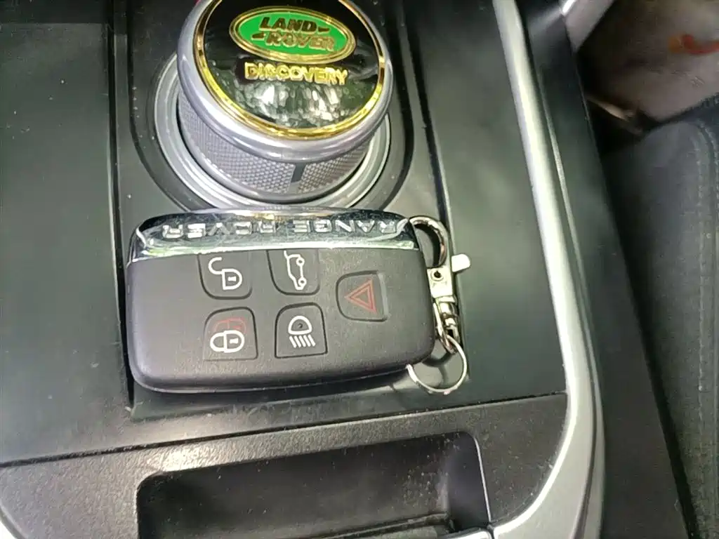 Land Rover Discovery Sport 2016 2.0T HSE фото 9