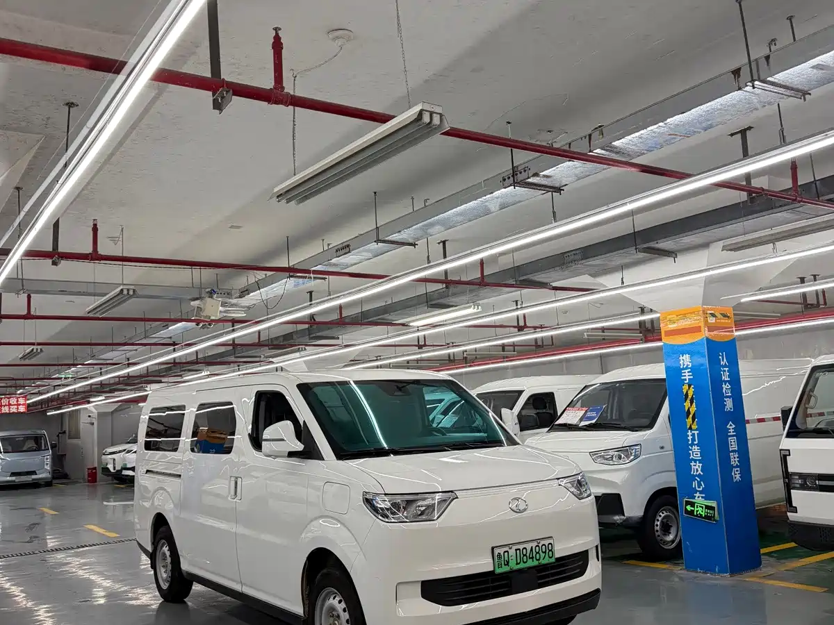 Ruichi New Energy EC75 2025 2025 Cargo Smart Super Charge Edition Pioneer I 52.16kWh