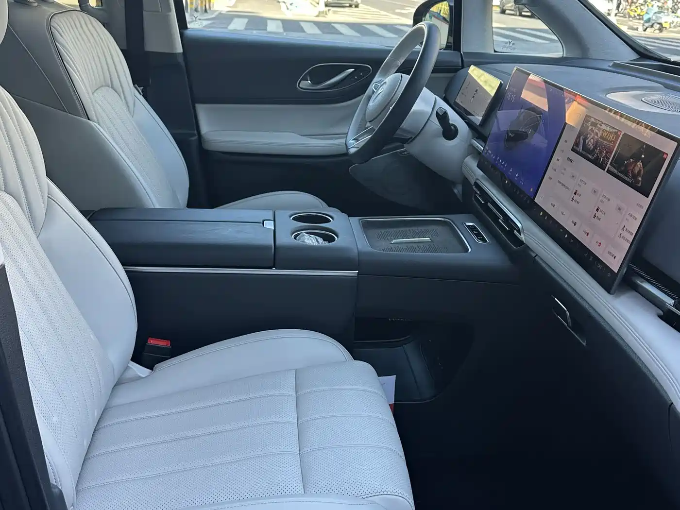 Voyah Auto Voyah Dreamer 2025 PHEV AWD Flagship Kunpeng Edition фото 4
