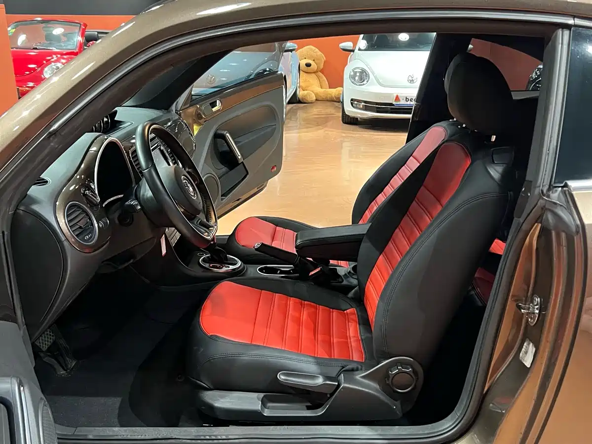 Volkswagen Beetle 2013 1.4TSI Fashion Edition фото 14