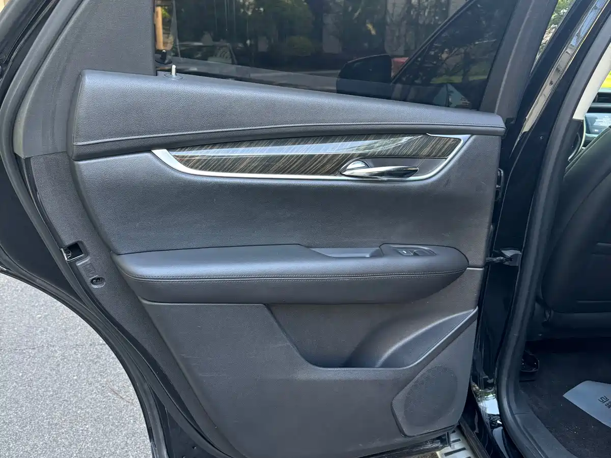 Фото 11 - Cadillac XT5