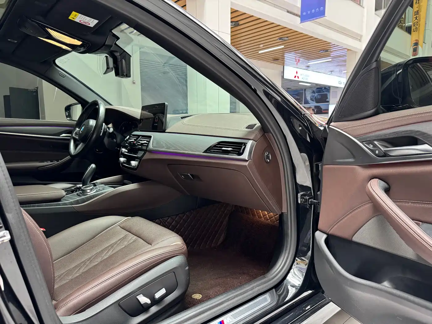 BMW 5 Series 2022 530Li Leading M Sport Package фото 16