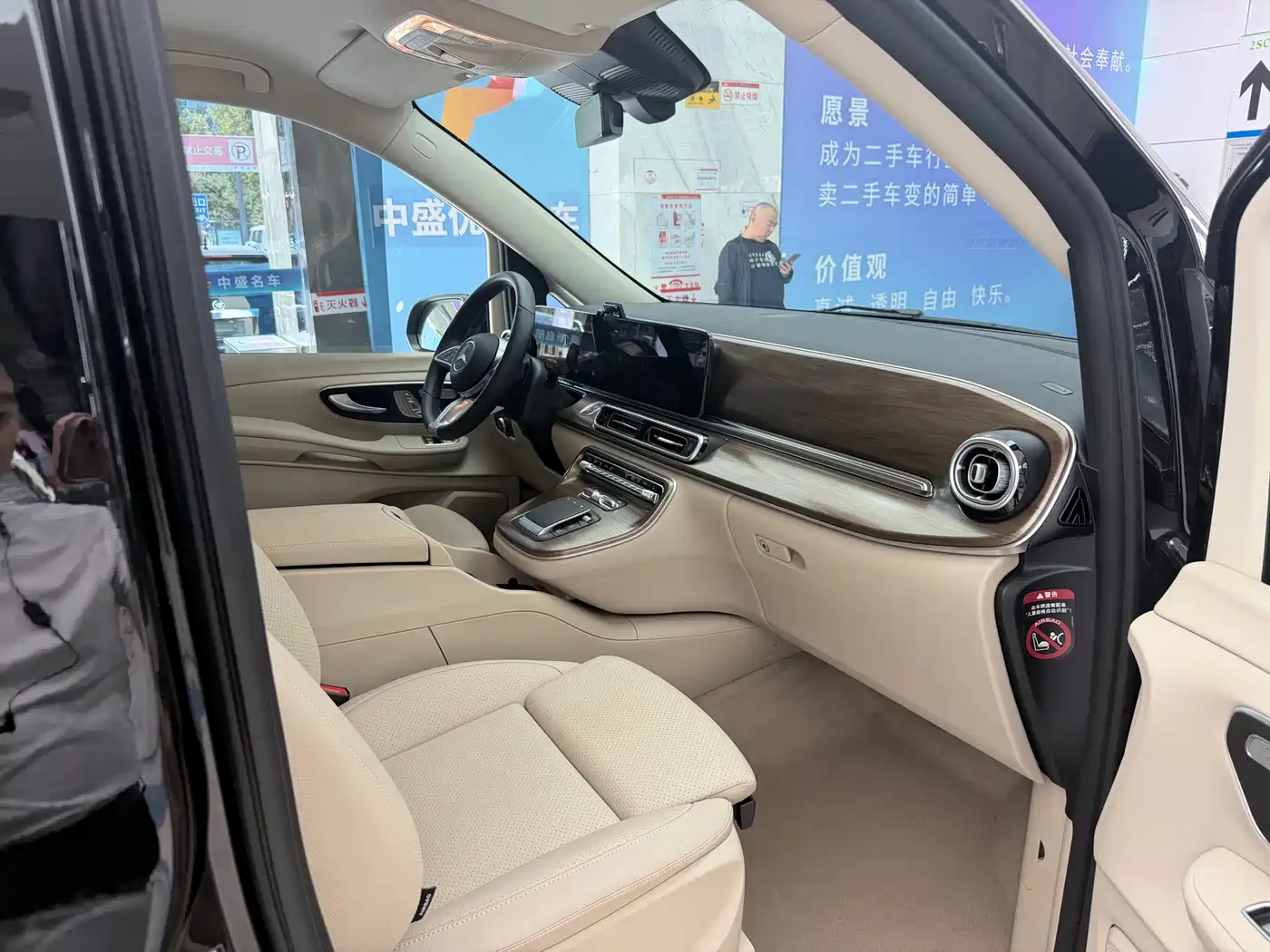 Mercedes-Benz V-Class 2025 2024 V 300 Pilot Edition