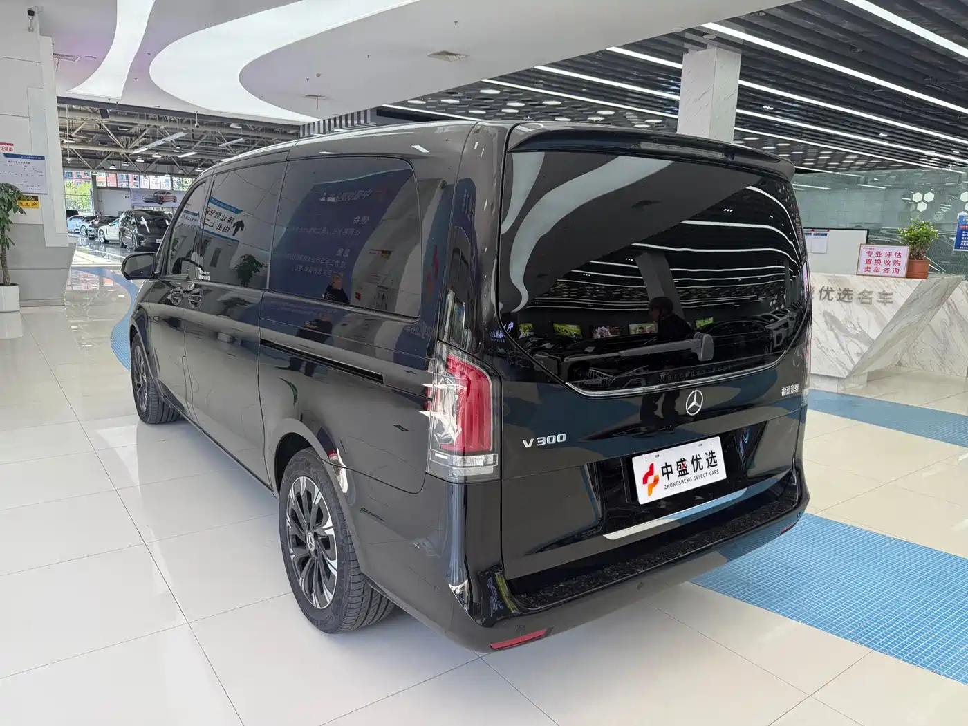 Mercedes-Benz V-Class 2025 2024 V 300 Pilot Edition