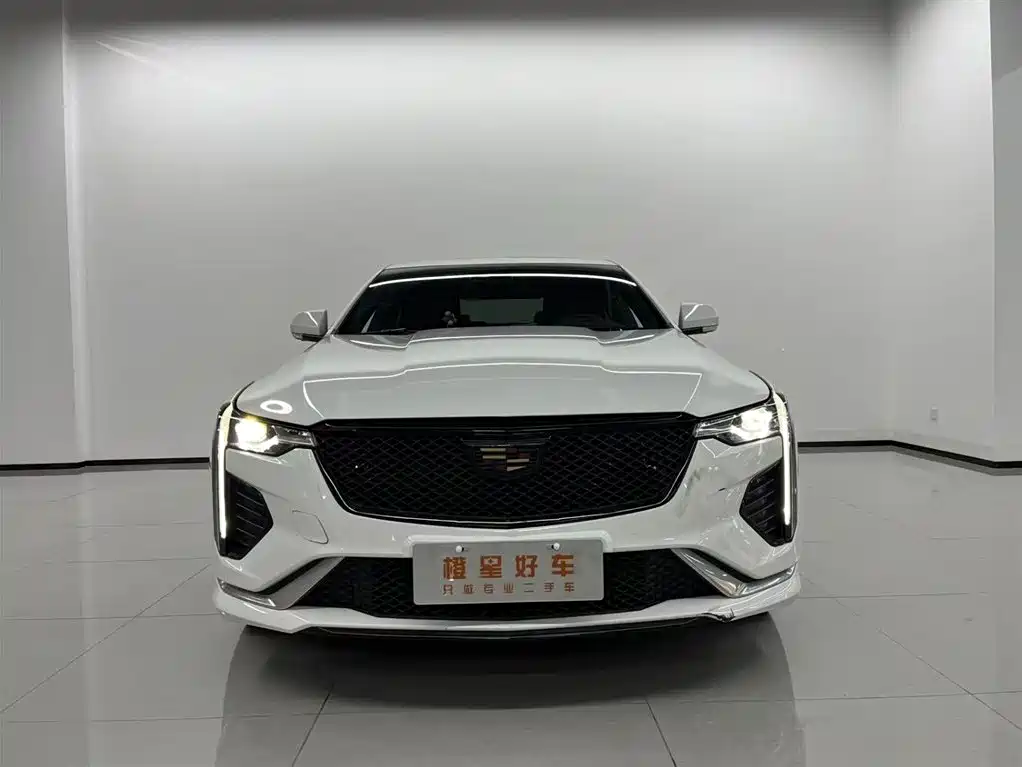 Cadillac CT4 2022 2021 28T Fashion Edition