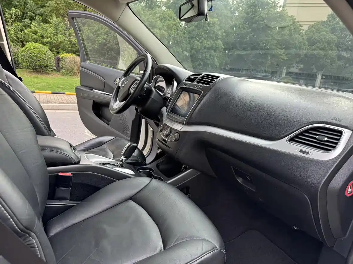 Photo 10 - Dodge Journey