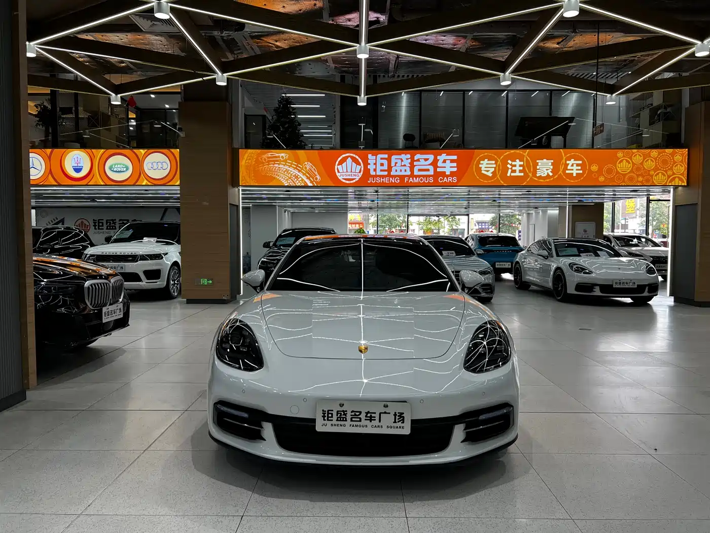Porsche Panamera 2017 Panamera Executive Long Wheelbase 3.0T фото 14