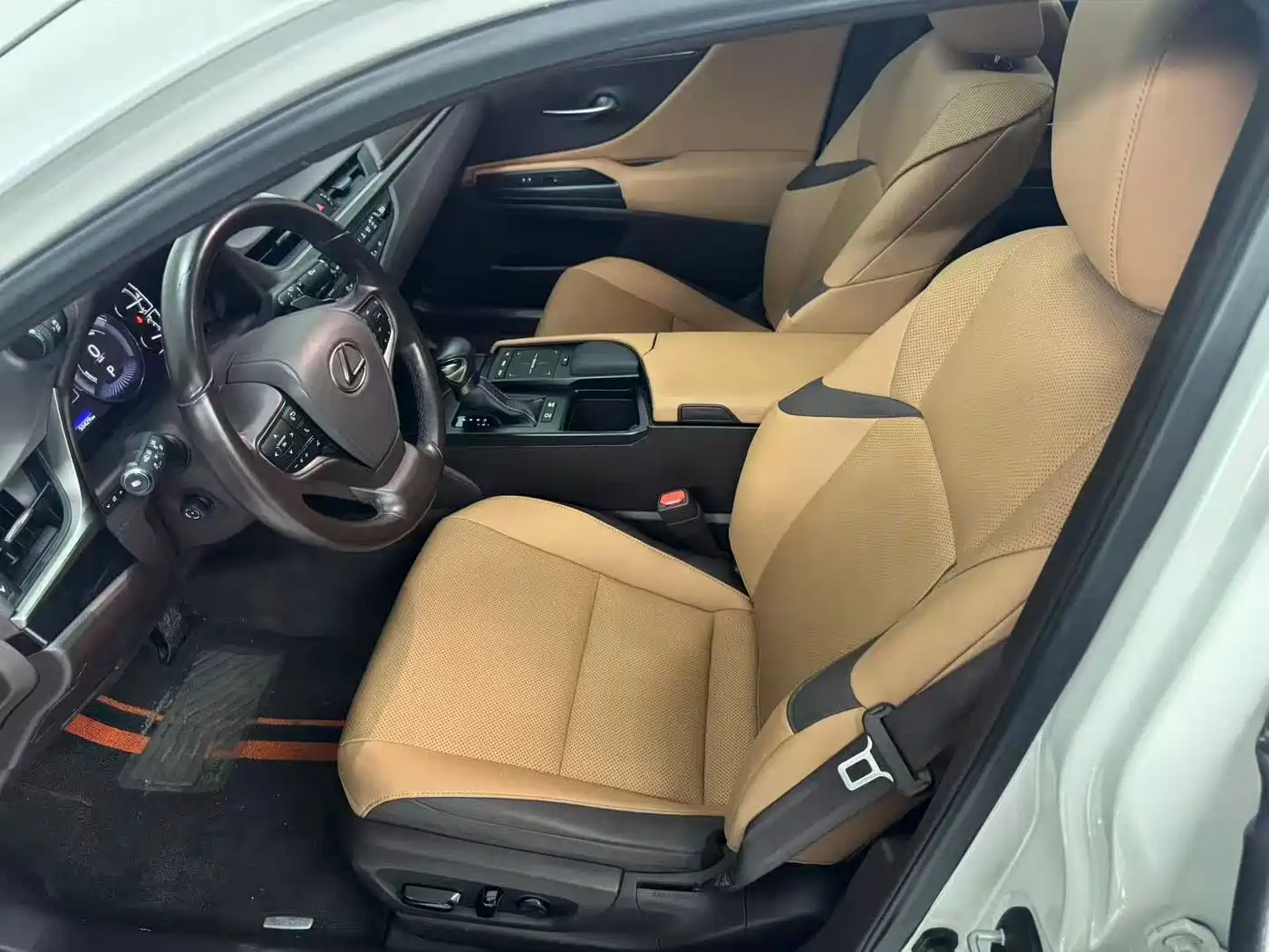 Фото 5 - Lexus ES
