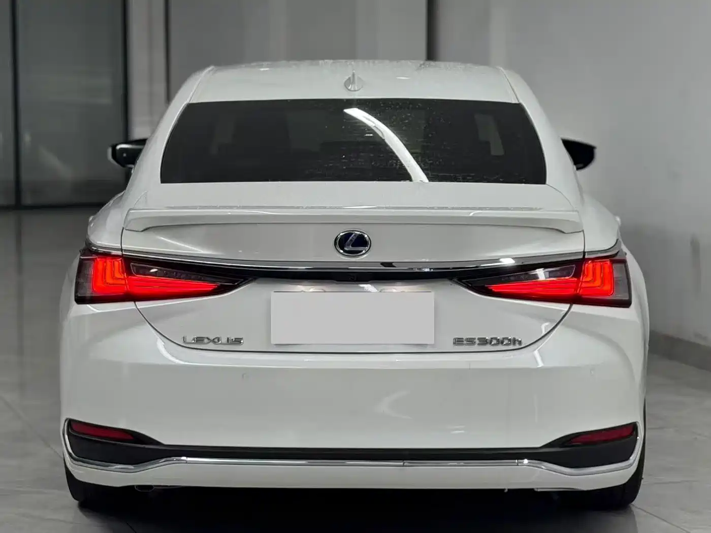 Фото 8 - Lexus ES