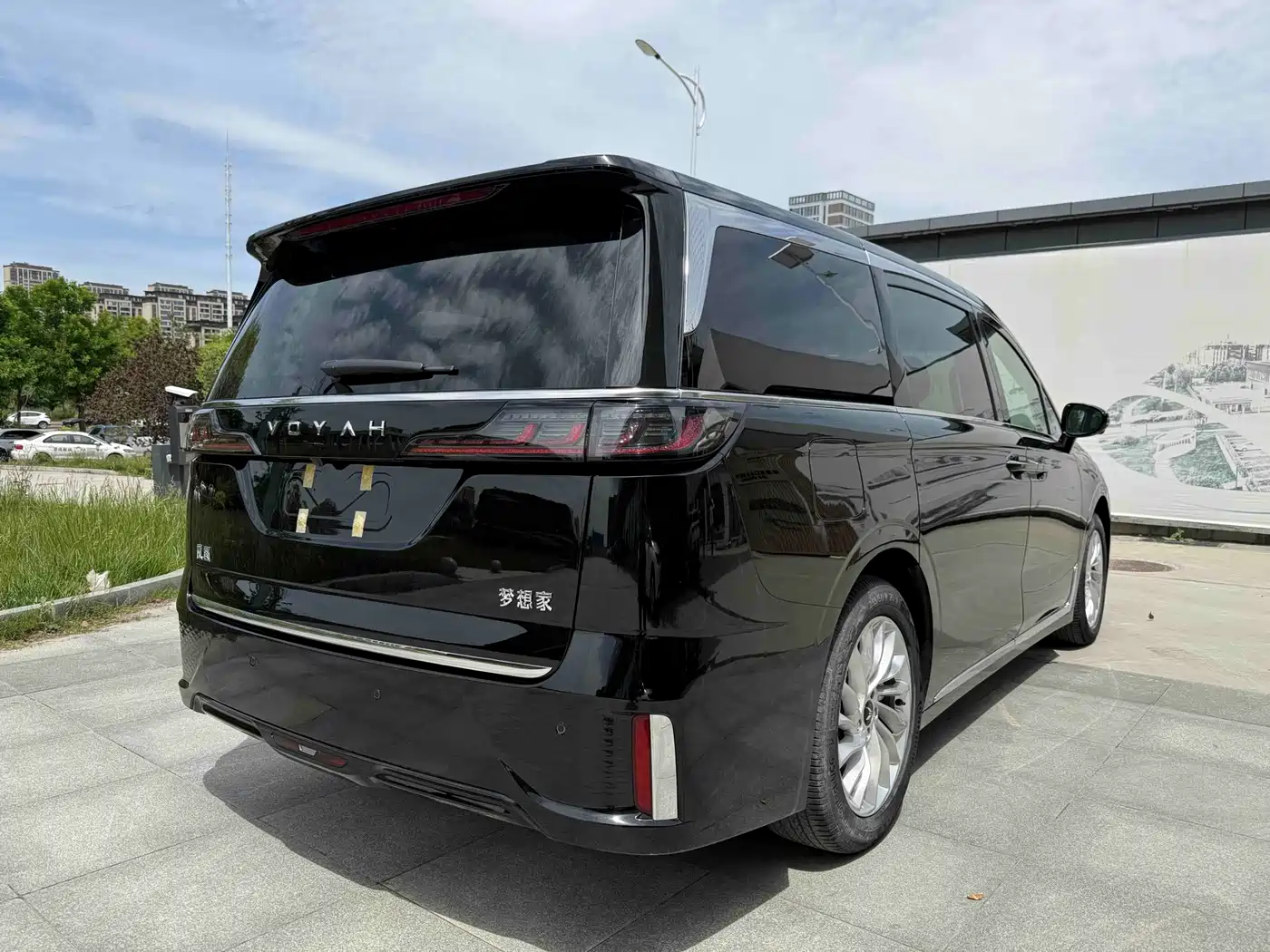Voyah Auto Voyah Dreamer 2024 PHEV Ultra Long Range Premium Edition фото 10