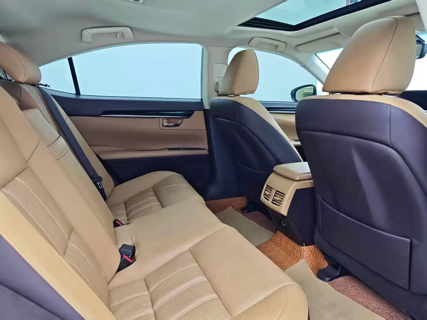 Lexus ES 2015 200 Elite Edition фото 4