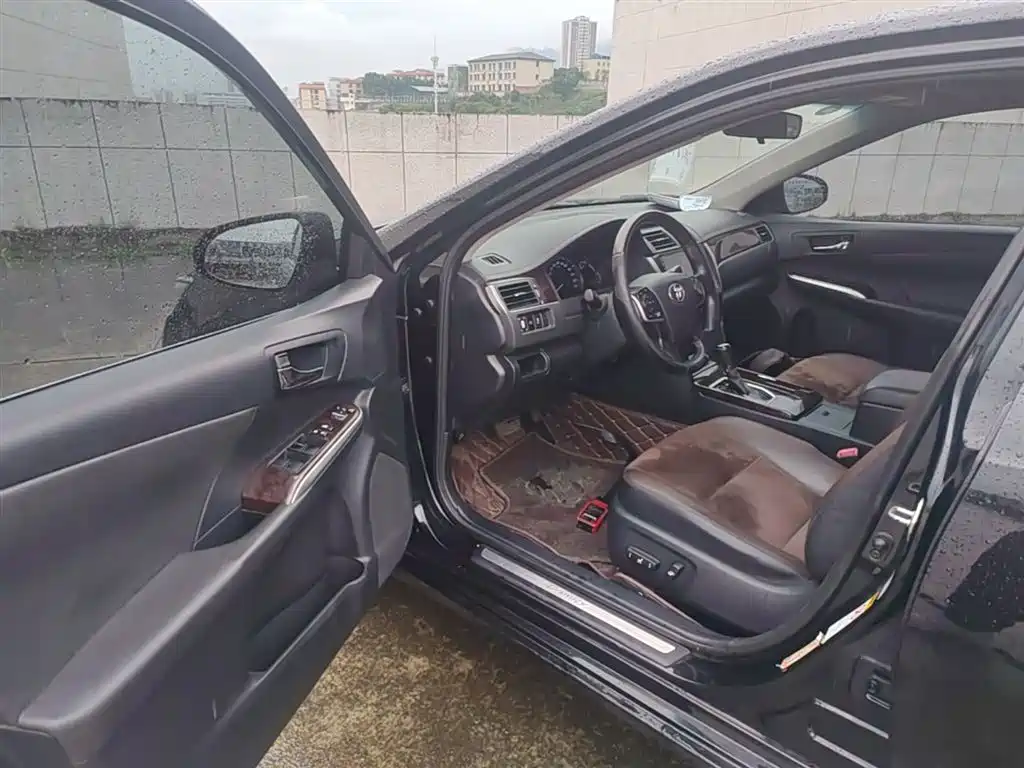 Toyota Camry 2016 2.0G 10th Anniversary Luxury Edition фото 16