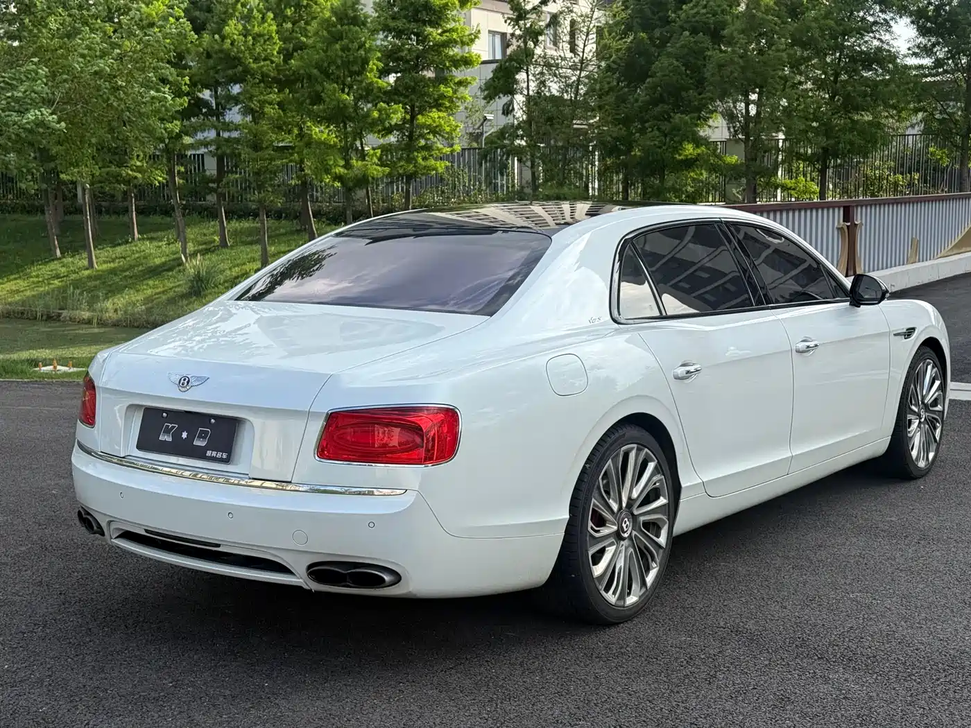 Фото 7 - Bentley Flying Spur