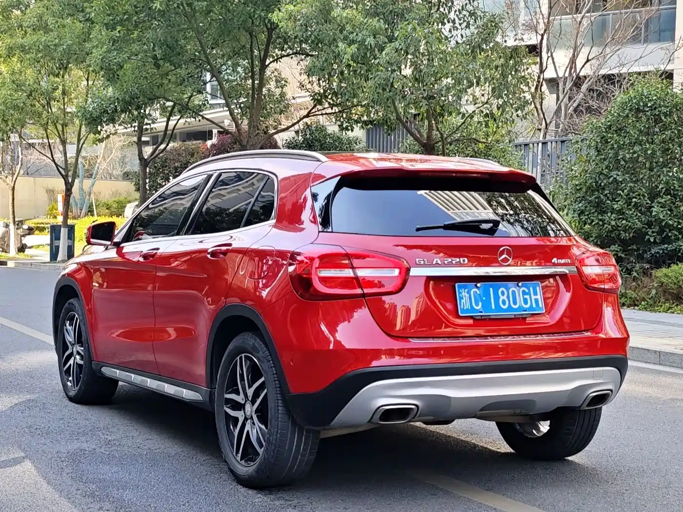 Mercedes-Benz GLA 2015 GLA 220 4MATIC Fashion Edition фото 3