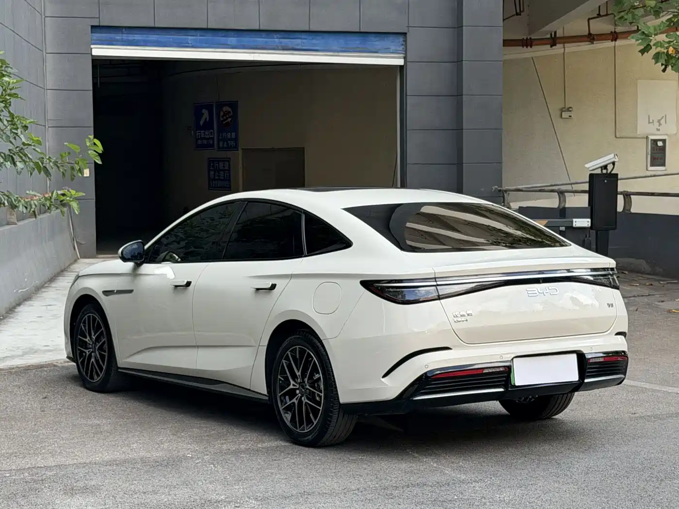 BYD Seal 2024 2023 DM-i 1.5T 121km Premium