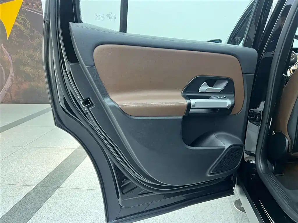 Mercedes-Benz GLB 2024 Facelift GLB 220 Dynamic фото 18