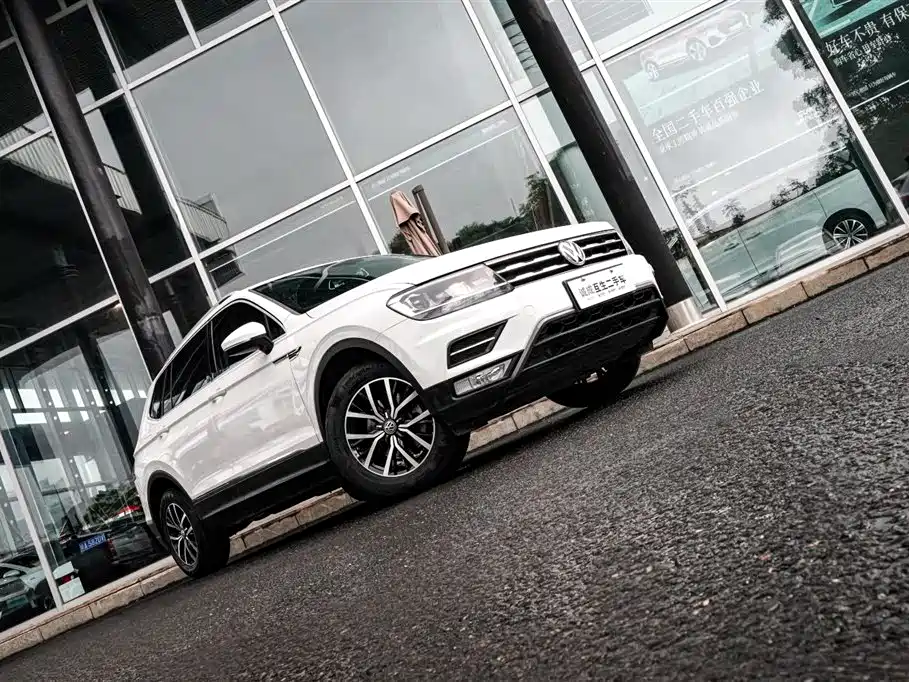 Volkswagen Tiguan L 2017 330TSI Automatic 2WD Comfort Edition фото 4