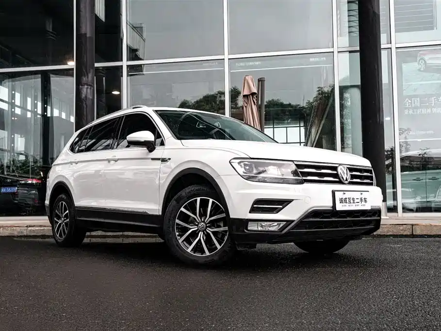 Volkswagen Tiguan L 2017 330TSI Automatic 2WD Comfort Edition фото 3