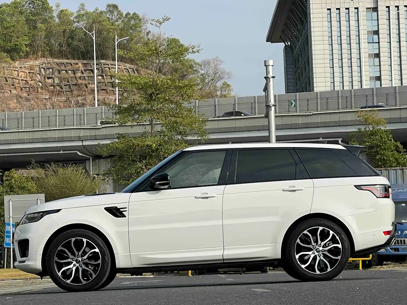 Land Rover Range Rover Sport 2021 3.0 L6 Gloss Black Edition фото 7