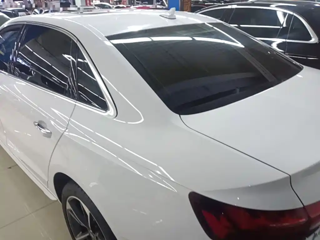 Фото 5 - Audi A4L