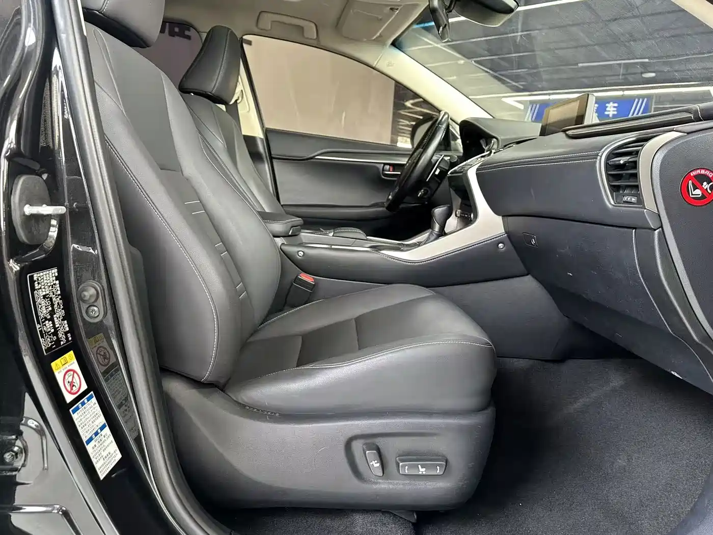 Photo 11 - Lexus NX